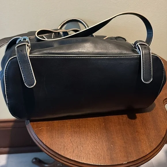 Vera Bradley  backpack   vegan leather  black/white edging cinch top/flap NWOT - Picture 17 of 17